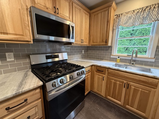924 Peter, ROCKFORD, Illinois 61108, 3 Bedrooms Bedrooms, ,1 BathroomBathrooms,House,For Sale,Peter,202603591