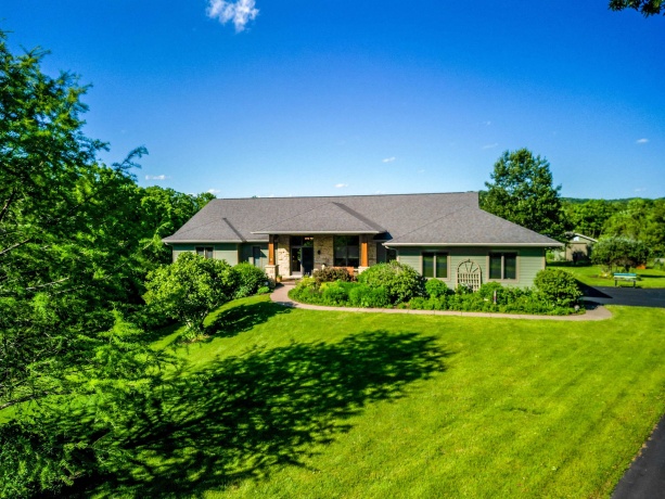 28 Butternut, GALENA, Illinois 61036, 4 Bedrooms Bedrooms, ,3 BathroomsBathrooms,House,For Sale,Butternut,202603592