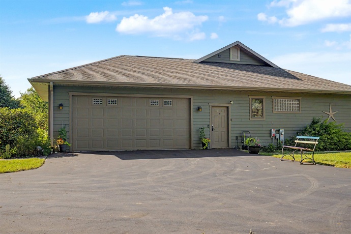 28 Butternut, GALENA, Illinois 61036, 4 Bedrooms Bedrooms, ,3 BathroomsBathrooms,House,For Sale,Butternut,202603592