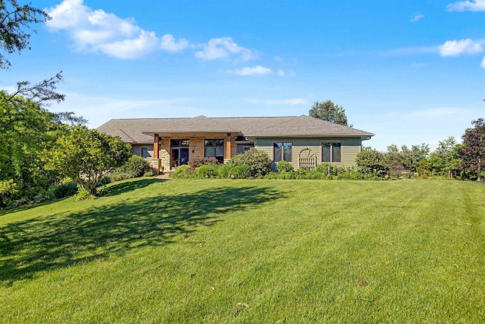 28 Butternut, GALENA, Illinois 61036, 4 Bedrooms Bedrooms, ,3 BathroomsBathrooms,House,For Sale,Butternut,202603592