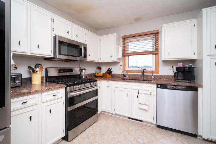 5885 LONGEST DR, SOUTH BELOIT, Illinois 61080, 4 Bedrooms Bedrooms, ,2 BathroomsBathrooms,House,For Sale,LONGEST DR,202603599