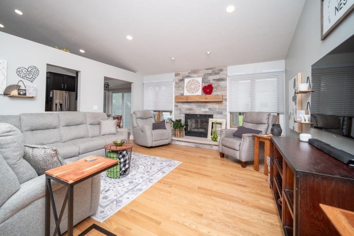 6857 Chandelier, LOVES PARK, Illinois 61111, 3 Bedrooms Bedrooms, ,2 BathroomsBathrooms,House,For Sale,Chandelier,202603602