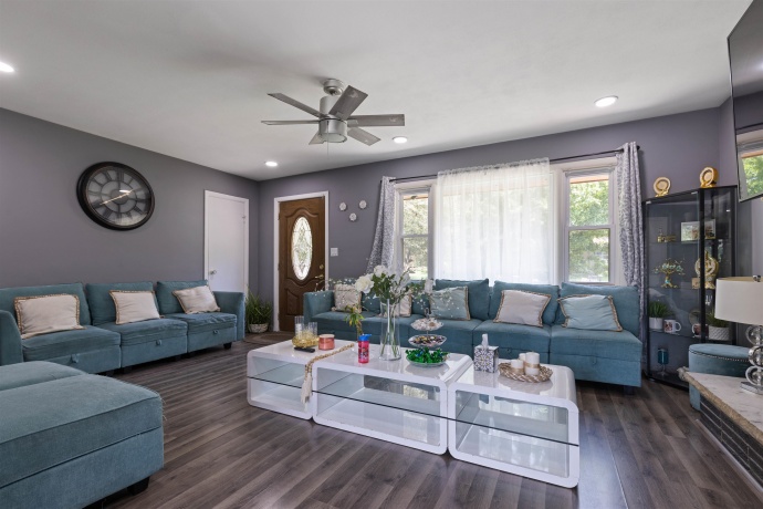 320 Dawn, ROCKFORD, Illinois 61107, 3 Bedrooms Bedrooms, ,2 BathroomsBathrooms,House,For Sale,Dawn,202603603