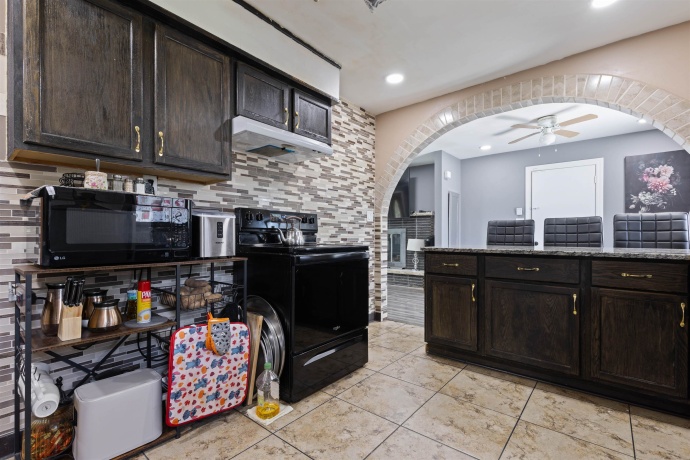 320 Dawn, ROCKFORD, Illinois 61107, 3 Bedrooms Bedrooms, ,2 BathroomsBathrooms,House,For Sale,Dawn,202603603