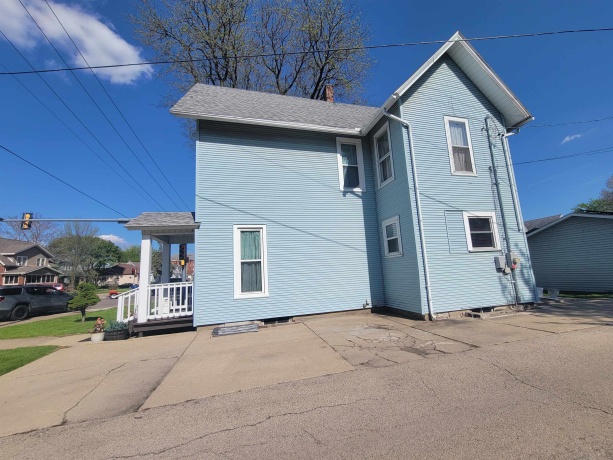 738 11th St, LaSalle, Illinois 61301, 4 Bedrooms Bedrooms, ,2 BathroomsBathrooms,House,For Sale,11th St,202603608