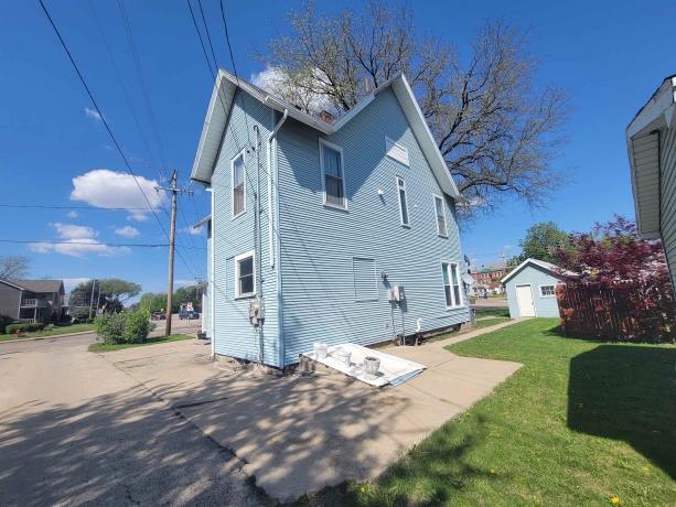 738 11th St, LaSalle, Illinois 61301, 4 Bedrooms Bedrooms, ,2 BathroomsBathrooms,House,For Sale,11th St,202603608