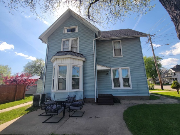 738 11th St, LaSalle, Illinois 61301, 4 Bedrooms Bedrooms, ,2 BathroomsBathrooms,House,For Sale,11th St,202603608
