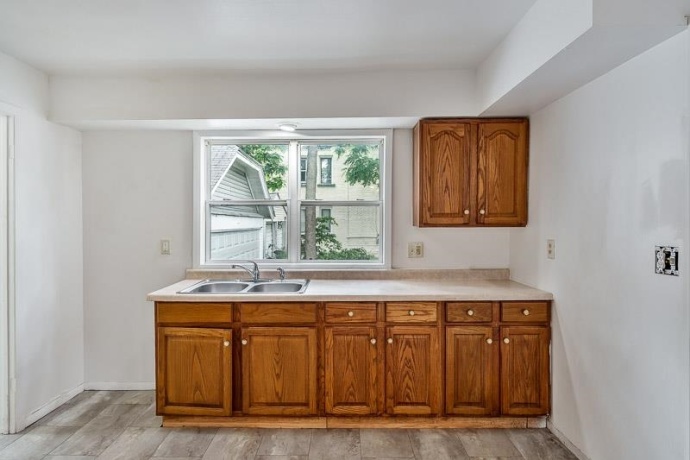 1803 8th, ROCKFORD, Illinois 61104, 3 Bedrooms Bedrooms, ,1 BathroomBathrooms,House,For Sale,8th,202603609