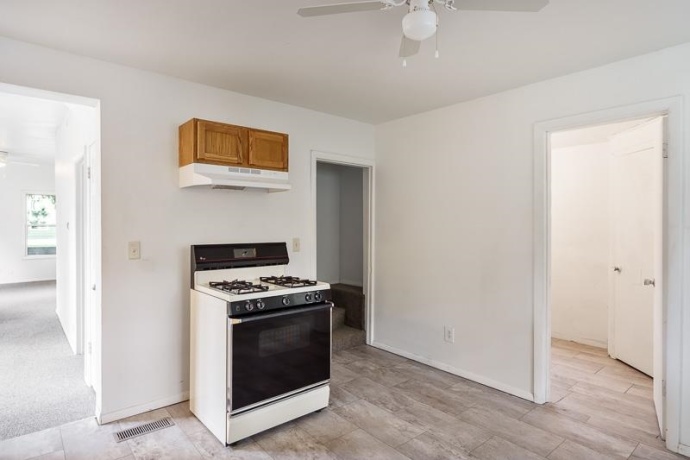 1803 8th, ROCKFORD, Illinois 61104, 3 Bedrooms Bedrooms, ,1 BathroomBathrooms,House,For Sale,8th,202603609