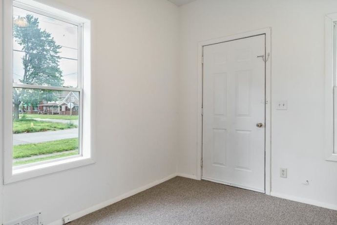 1803 8th, ROCKFORD, Illinois 61104, 3 Bedrooms Bedrooms, ,1 BathroomBathrooms,House,For Sale,8th,202603609