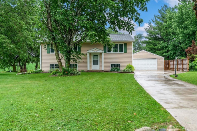 4405 Clover Crest, ROCKFORD, Illinois 61109, 4 Bedrooms Bedrooms, ,1 BathroomBathrooms,House,For Sale,Clover Crest,202603610