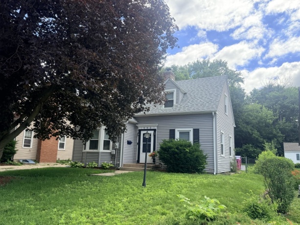 402 Rockford, ROCKFORD, Illinois 61104, 2 Bedrooms Bedrooms, ,2 BathroomsBathrooms,House,For Sale,Rockford,202603604