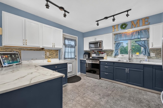 11515 Cedarbrook, ROSCOE, Illinois 61073, 5 Bedrooms Bedrooms, ,2 BathroomsBathrooms,House,For Sale,Cedarbrook,202603605