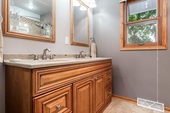 5329 Dallas, ROCKFORD, Illinois 61109, 5 Bedrooms Bedrooms, ,3 BathroomsBathrooms,House,For Sale,Dallas,202603616