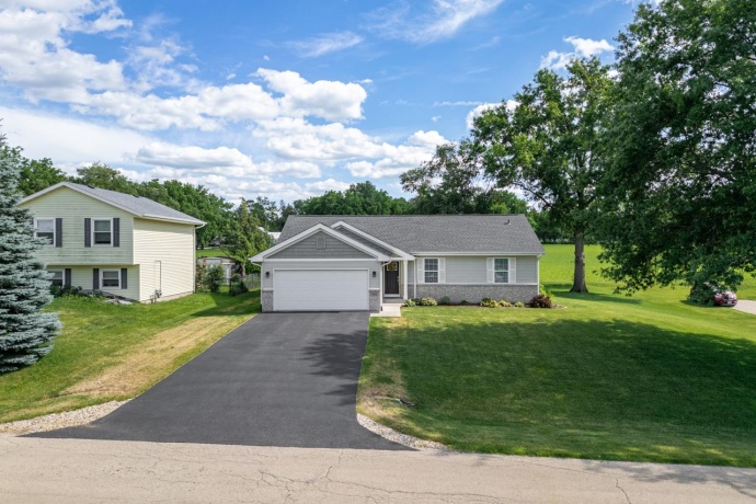 701 Mallard, WINNEBAGO, Illinois 61088, 4 Bedrooms Bedrooms, ,3 BathroomsBathrooms,House,For Sale,Mallard,202603619