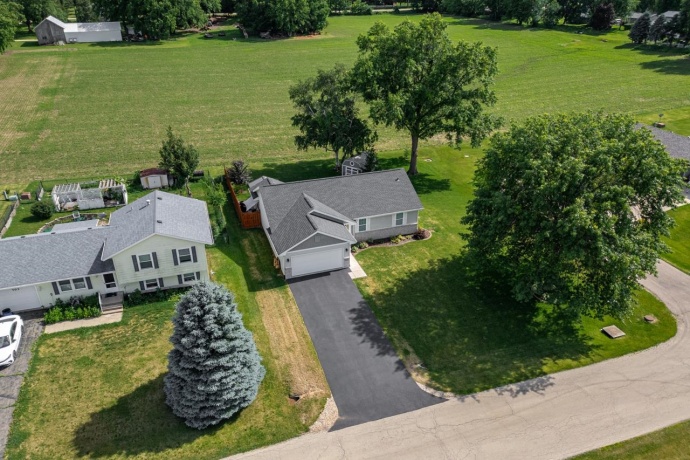701 Mallard, WINNEBAGO, Illinois 61088, 4 Bedrooms Bedrooms, ,3 BathroomsBathrooms,House,For Sale,Mallard,202603619