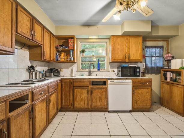 219 Walter, ELGIN, Illinois 60123, 3 Bedrooms Bedrooms, ,2 BathroomsBathrooms,House,For Sale,Walter,202603620