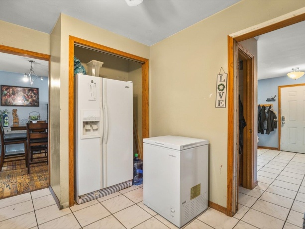 219 Walter, ELGIN, Illinois 60123, 3 Bedrooms Bedrooms, ,2 BathroomsBathrooms,House,For Sale,Walter,202603620