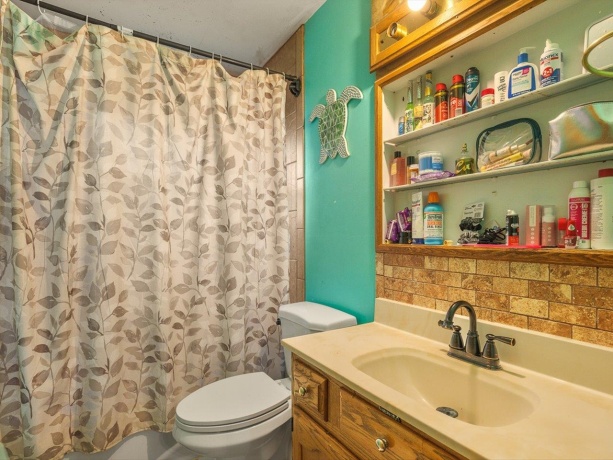 219 Walter, ELGIN, Illinois 60123, 3 Bedrooms Bedrooms, ,2 BathroomsBathrooms,House,For Sale,Walter,202603620