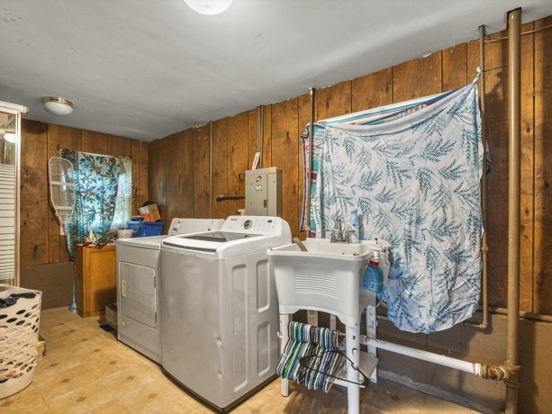 219 Walter, ELGIN, Illinois 60123, 3 Bedrooms Bedrooms, ,2 BathroomsBathrooms,House,For Sale,Walter,202603620