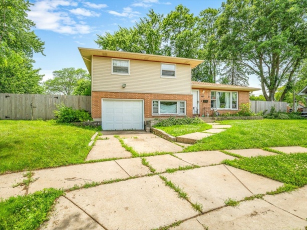 219 Walter, ELGIN, Illinois 60123, 3 Bedrooms Bedrooms, ,2 BathroomsBathrooms,House,For Sale,Walter,202603620