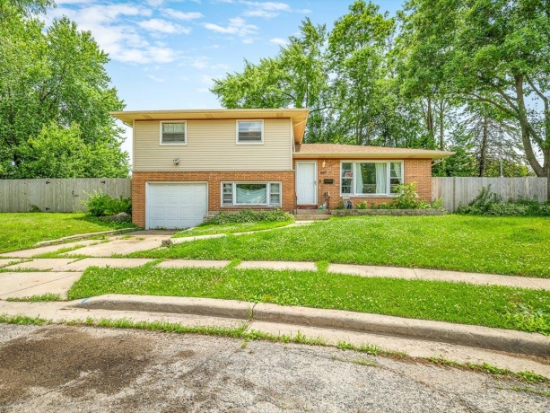 219 Walter, ELGIN, Illinois 60123, 3 Bedrooms Bedrooms, ,2 BathroomsBathrooms,House,For Sale,Walter,202603620