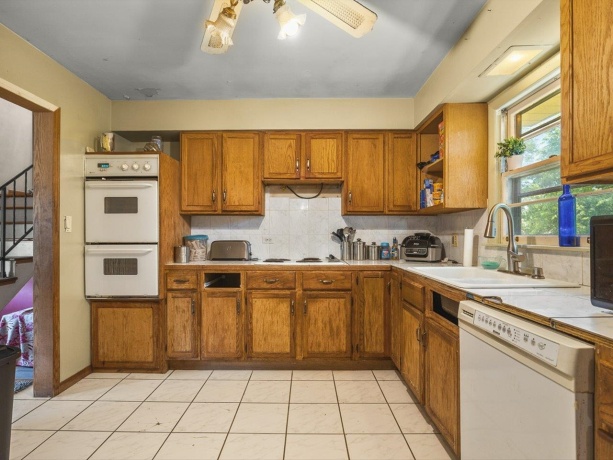 219 Walter, ELGIN, Illinois 60123, 3 Bedrooms Bedrooms, ,2 BathroomsBathrooms,House,For Sale,Walter,202603620