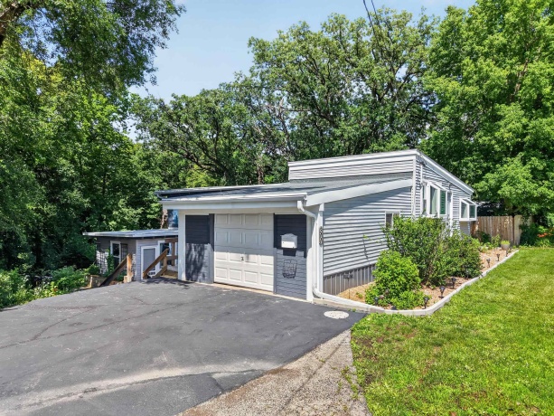 300 Adams, OTTAWA, Illinois 61350, 3 Bedrooms Bedrooms, ,2 BathroomsBathrooms,House,For Sale,Adams,202603624