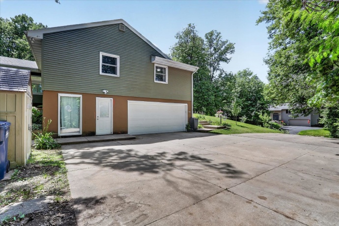 2547 Florence, BELOIT, Wisconsin 53511, 3 Bedrooms Bedrooms, ,2 BathroomsBathrooms,House,For Sale,Florence,202603628