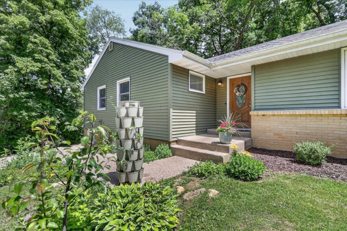 2547 Florence, BELOIT, Wisconsin 53511, 3 Bedrooms Bedrooms, ,2 BathroomsBathrooms,House,For Sale,Florence,202603628