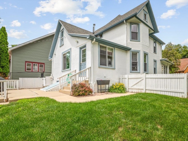 1239 Lincoln, FREEPORT, Illinois 61032, 3 Bedrooms Bedrooms, ,2 BathroomsBathrooms,House,For Sale,Lincoln,202603646