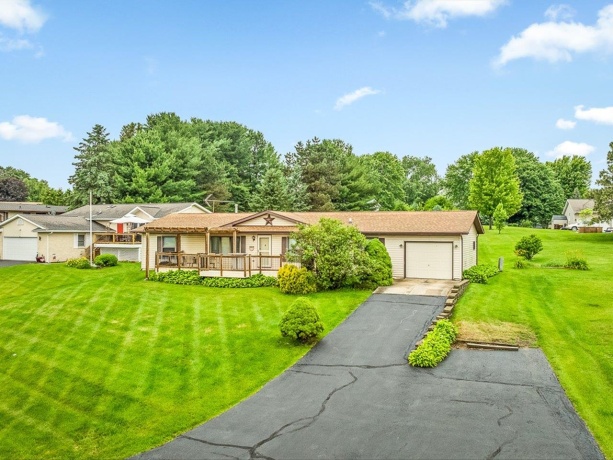 63 delbourne, LAKE SUMMERSET, Illinois 61019, 3 Bedrooms Bedrooms, ,2 BathroomsBathrooms,House,For Sale,delbourne,202603657