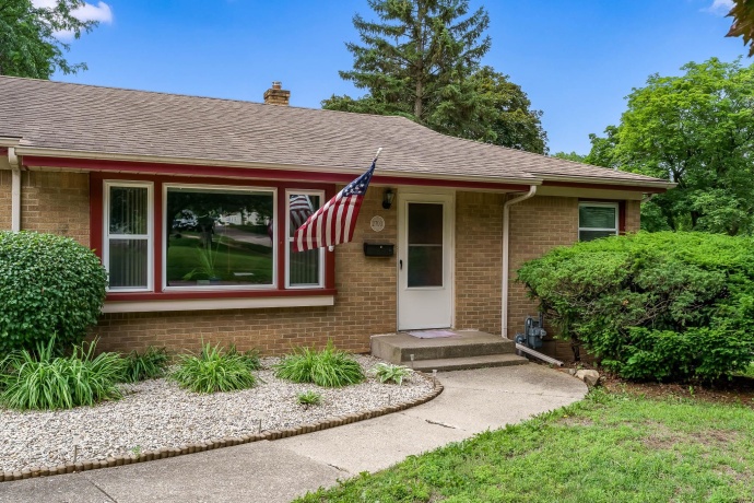 2703 19th, ROCKFORD, Illinois 61108, 2 Bedrooms Bedrooms, ,1 BathroomBathrooms,House,For Sale,19th,202603664