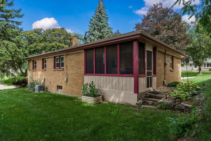 2703 19th, ROCKFORD, Illinois 61108, 2 Bedrooms Bedrooms, ,1 BathroomBathrooms,House,For Sale,19th,202603664
