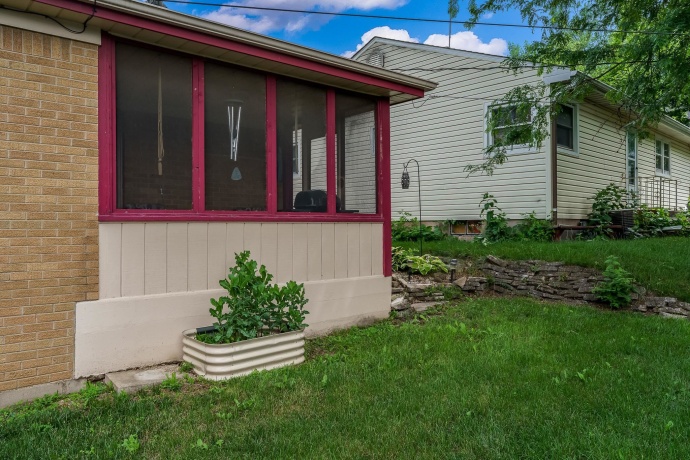 2703 19th, ROCKFORD, Illinois 61108, 2 Bedrooms Bedrooms, ,1 BathroomBathrooms,House,For Sale,19th,202603664