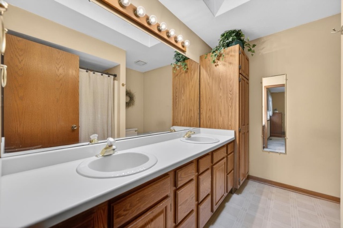 2802 ENGLISH, ROCKFORD, Illinois 61114, 4 Bedrooms Bedrooms, ,3 BathroomsBathrooms,House,For Sale,ENGLISH,202603495