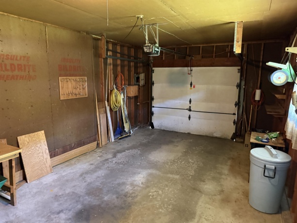 1894 Ridge, FREEPORT, Illinois 61032, 3 Bedrooms Bedrooms, ,1 BathroomBathrooms,House,For Sale,Ridge,202603670