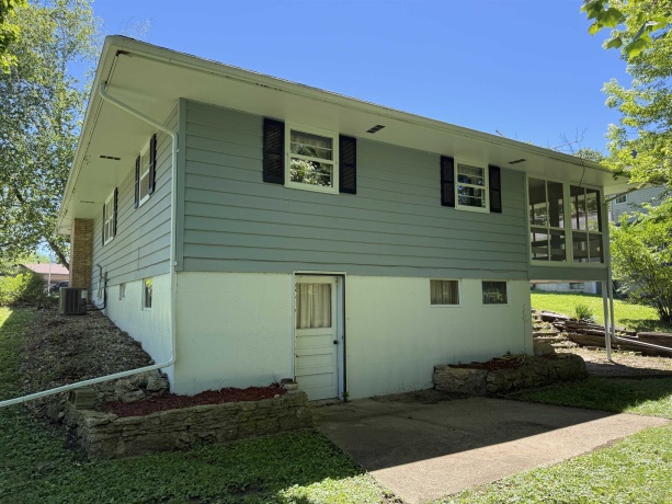 1894 Ridge, FREEPORT, Illinois 61032, 3 Bedrooms Bedrooms, ,1 BathroomBathrooms,House,For Sale,Ridge,202603670