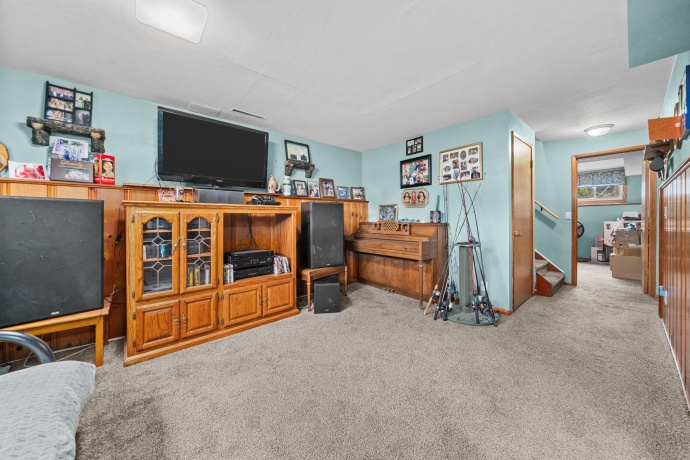 914 Crestview, BYRON, Illinois 61010, 4 Bedrooms Bedrooms, ,2 BathroomsBathrooms,House,For Sale,Crestview,202603673