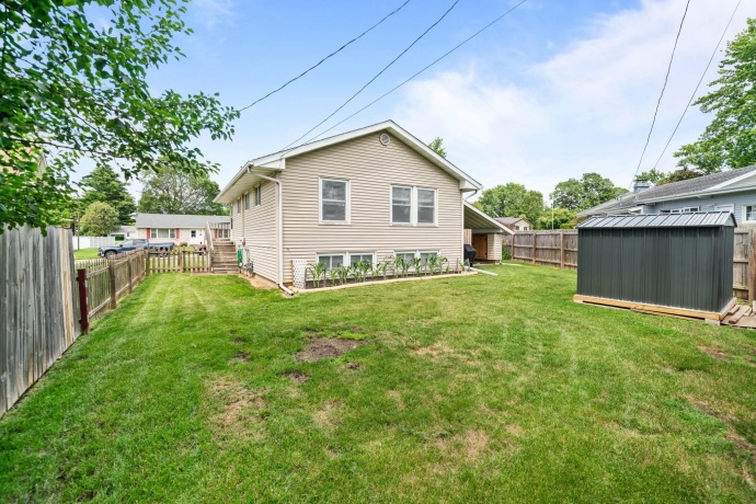 914 Crestview, BYRON, Illinois 61010, 4 Bedrooms Bedrooms, ,2 BathroomsBathrooms,House,For Sale,Crestview,202603673