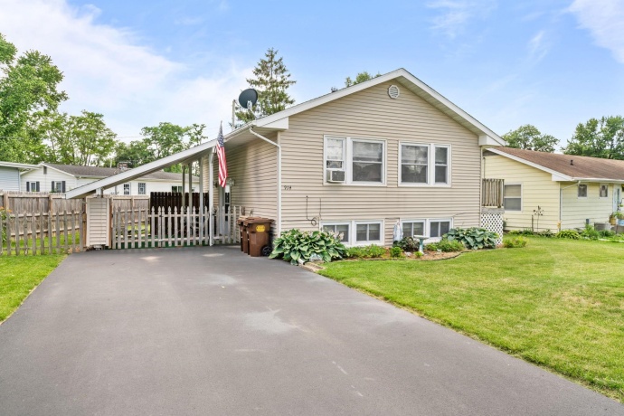 914 Crestview, BYRON, Illinois 61010, 4 Bedrooms Bedrooms, ,2 BathroomsBathrooms,House,For Sale,Crestview,202603673