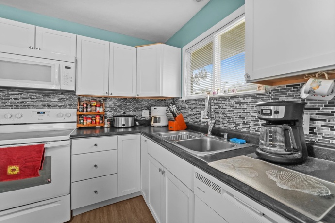 914 Crestview, BYRON, Illinois 61010, 4 Bedrooms Bedrooms, ,2 BathroomsBathrooms,House,For Sale,Crestview,202603673