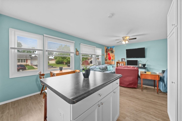 914 Crestview, BYRON, Illinois 61010, 4 Bedrooms Bedrooms, ,2 BathroomsBathrooms,House,For Sale,Crestview,202603673