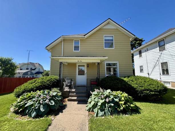 210 Benton, STOCKTON, Illinois 61085, 3 Bedrooms Bedrooms, ,1 BathroomBathrooms,House,For Sale,Benton,202603693