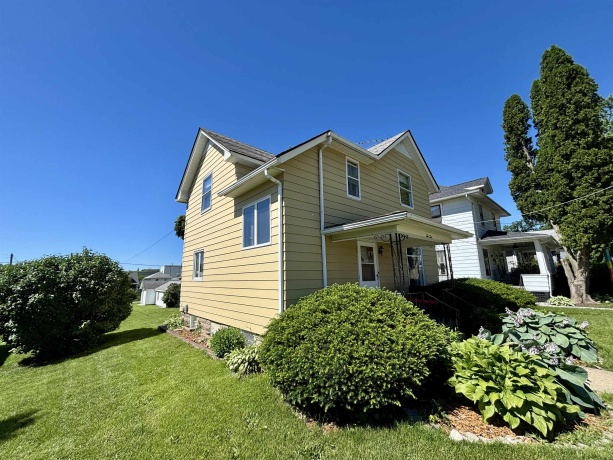 210 Benton, STOCKTON, Illinois 61085, 3 Bedrooms Bedrooms, ,1 BathroomBathrooms,House,For Sale,Benton,202603693