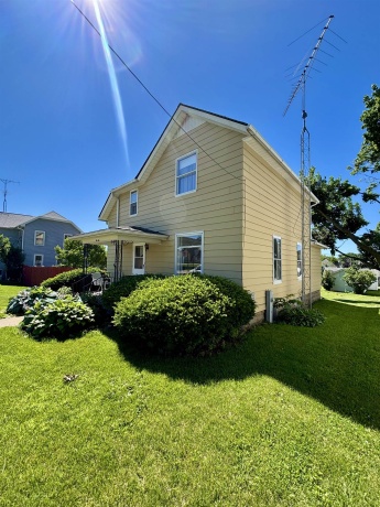 210 Benton, STOCKTON, Illinois 61085, 3 Bedrooms Bedrooms, ,1 BathroomBathrooms,House,For Sale,Benton,202603693
