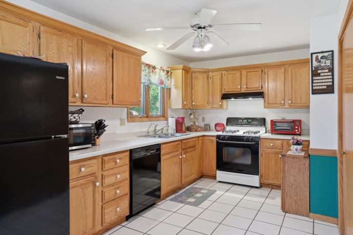 423 Wayne, ROCHELLE, Illinois 61068, 3 Bedrooms Bedrooms, ,2 BathroomsBathrooms,House,For Sale,Wayne,202603702