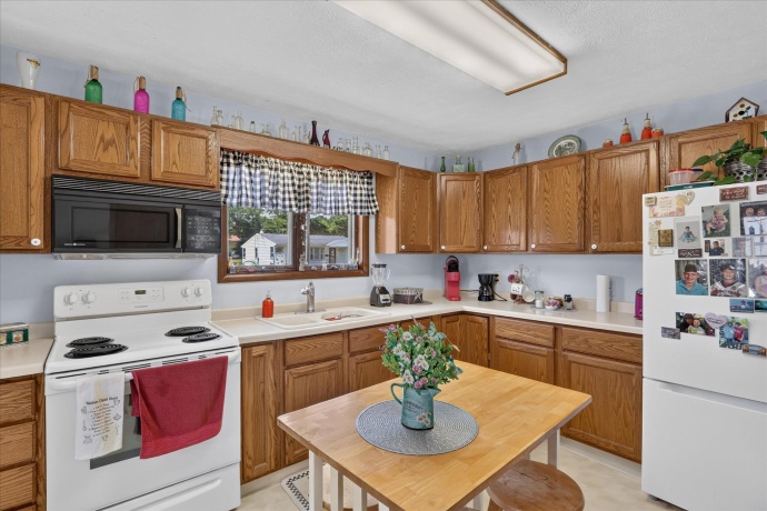 1204 Violet, FREEPORT, Illinois 61032, 2 Bedrooms Bedrooms, ,1 BathroomBathrooms,House,For Sale,Violet,202603718