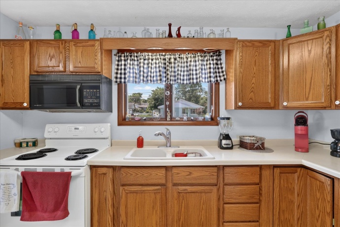 1204 Violet, FREEPORT, Illinois 61032, 2 Bedrooms Bedrooms, ,1 BathroomBathrooms,House,For Sale,Violet,202603718