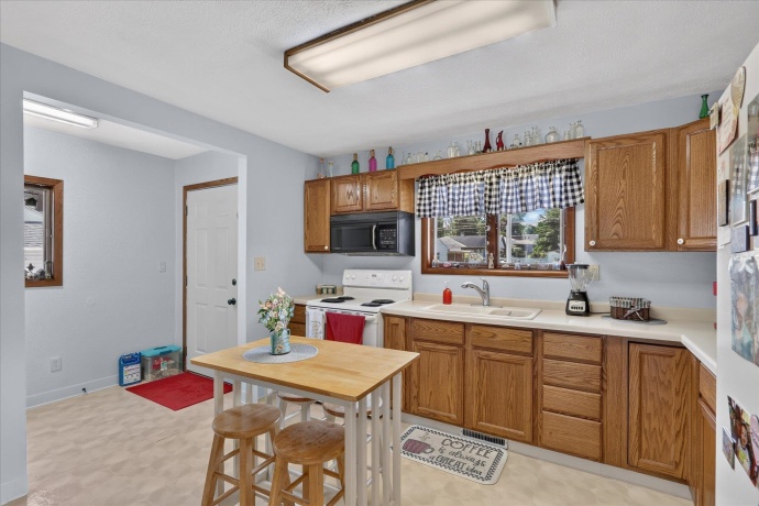 1204 Violet, FREEPORT, Illinois 61032, 2 Bedrooms Bedrooms, ,1 BathroomBathrooms,House,For Sale,Violet,202603718